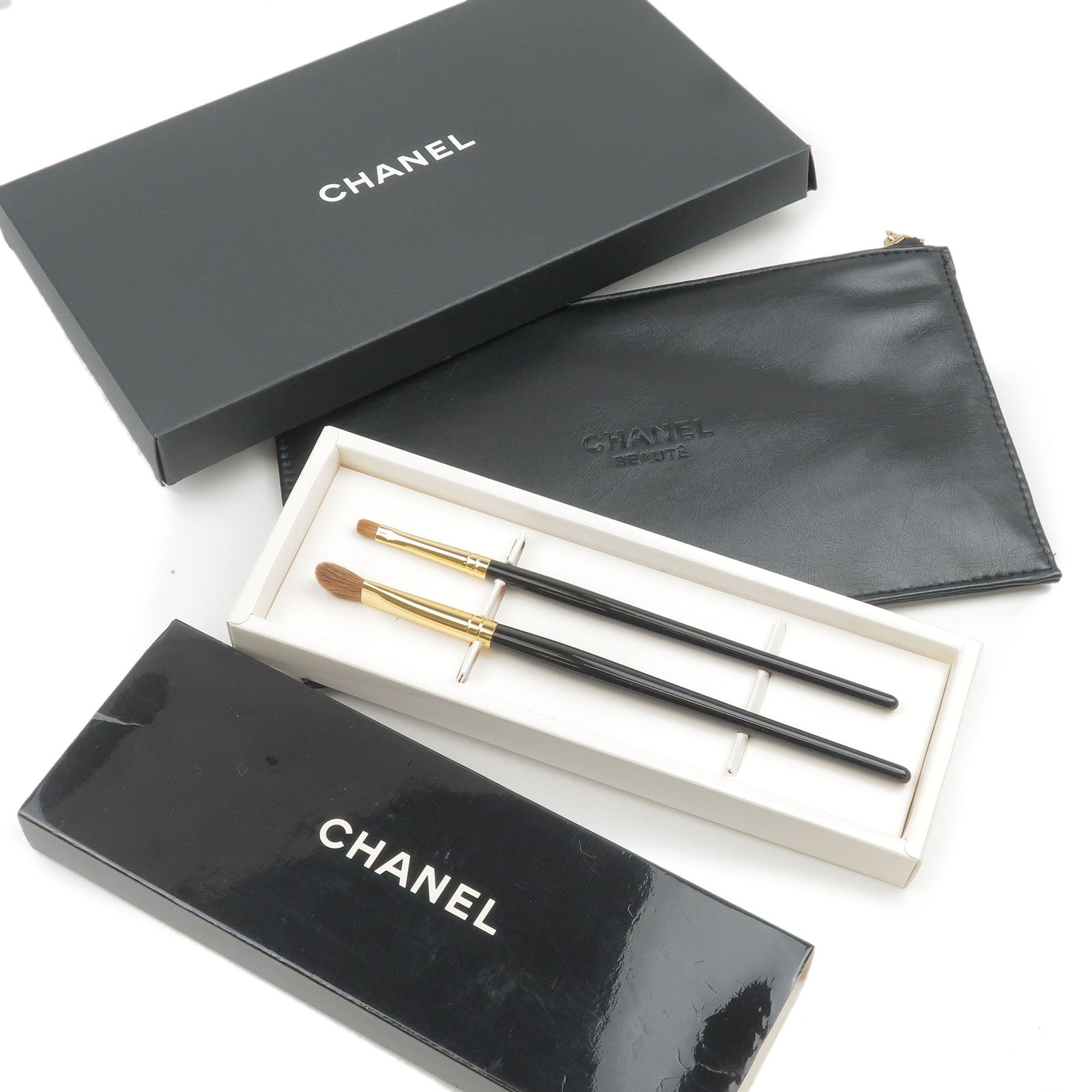 CHANEL-Cosmetic-Pouch-and-Set-of-2-Makeup-Brushes-Black – dct