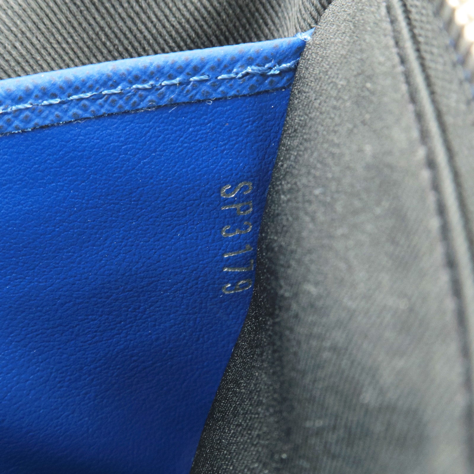 owned Petite Malle clutch bag - PM - Monogram - M30278 – Louis Vuitton 2018  pre - pochette cintura louis vuitton pochette accessoires in tela monogram  marrone e pelle naturale - Taiga - Pochette - Vuitton - Cobalt - Discovery  - Louis