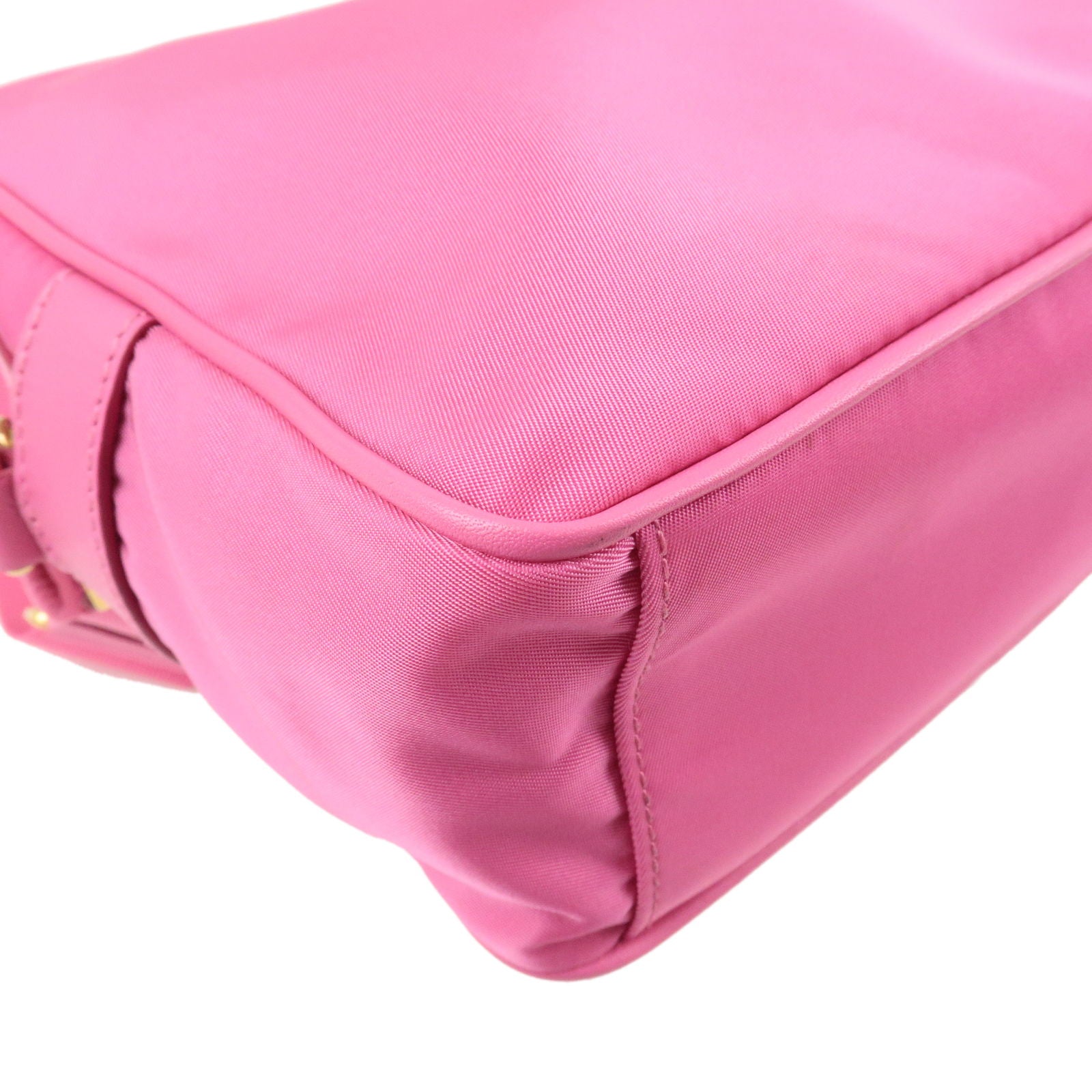 Prada Logo-plaque Shoulder Bag in Pink