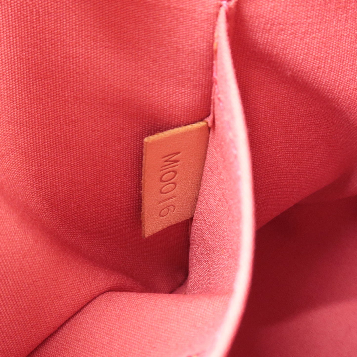 Louis Vuitton Monogram Vernis Minna Street Bag Framboise M9146F
