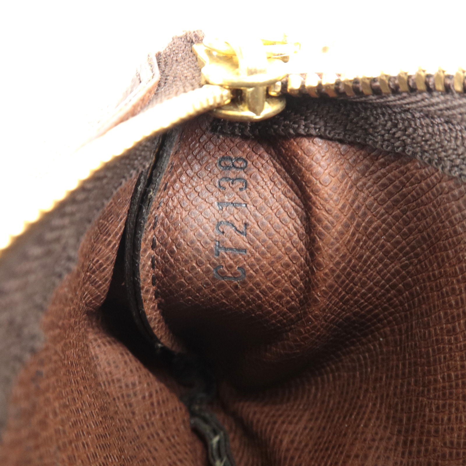 Louis Vuitton Twist Handbag Damier Monogram LV Pop Canvas MM