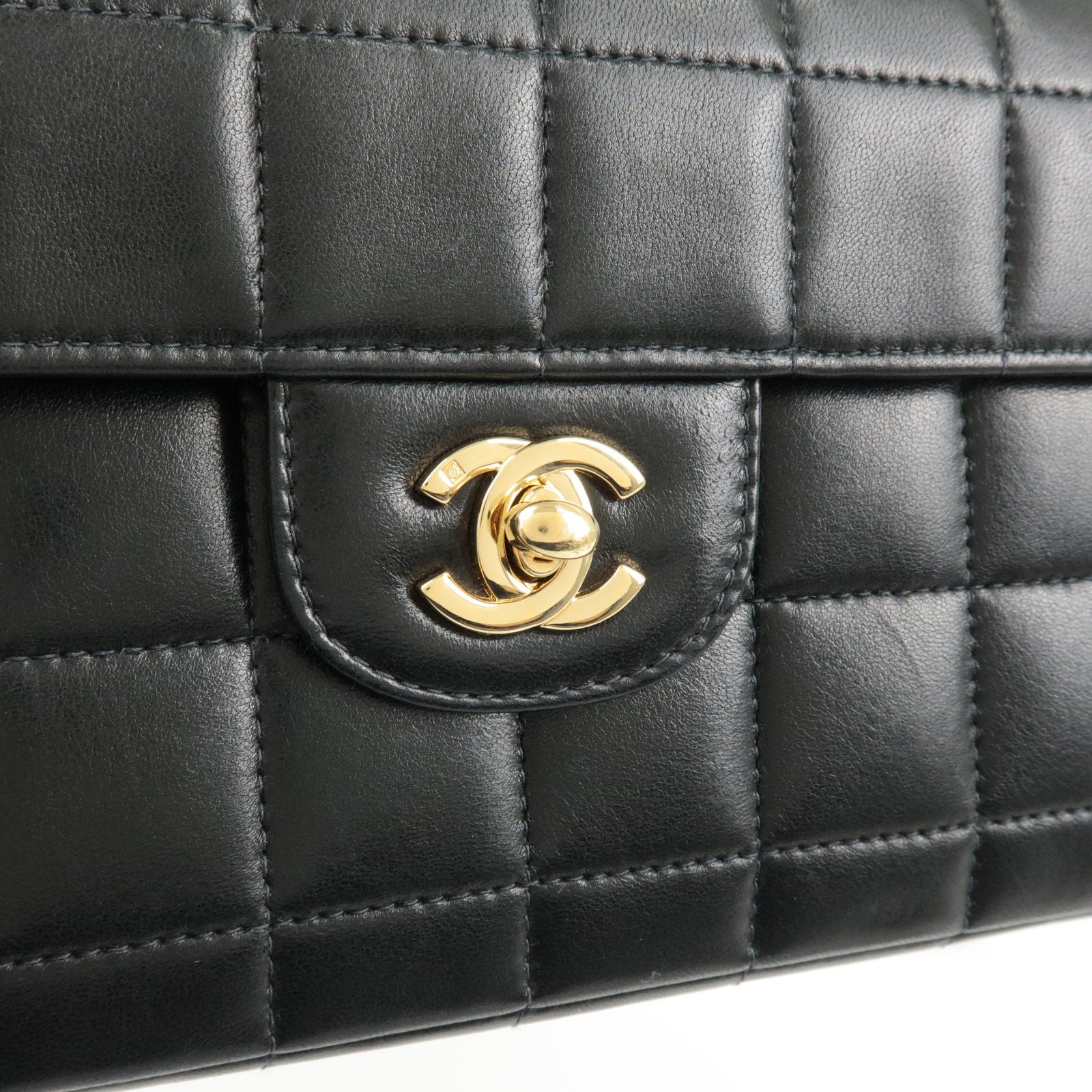 Chanel Pre-owned Timeless Classic Flap Shoulder Bag - Black
