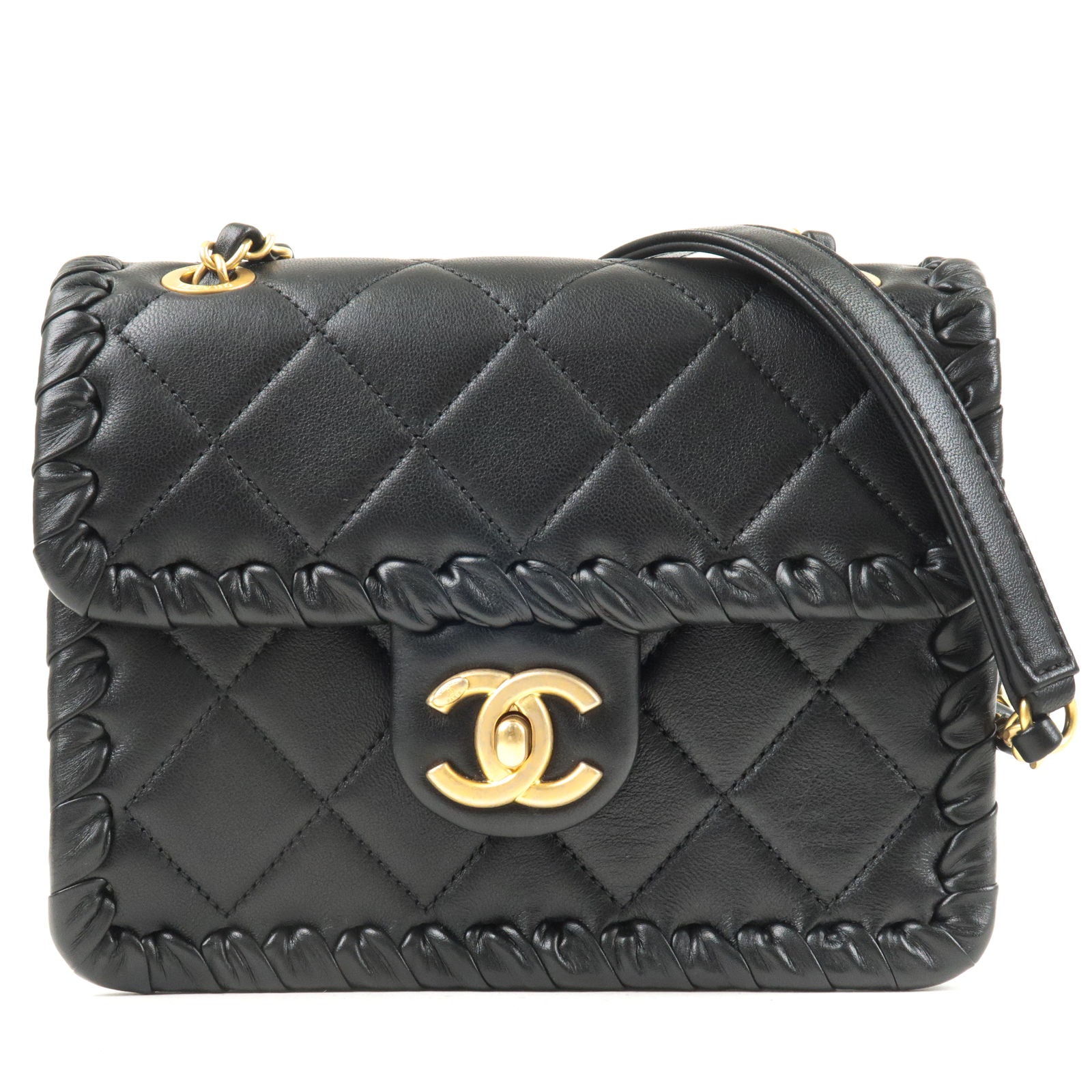Leather crossbody bag Chanel Black in Leather - 28590153