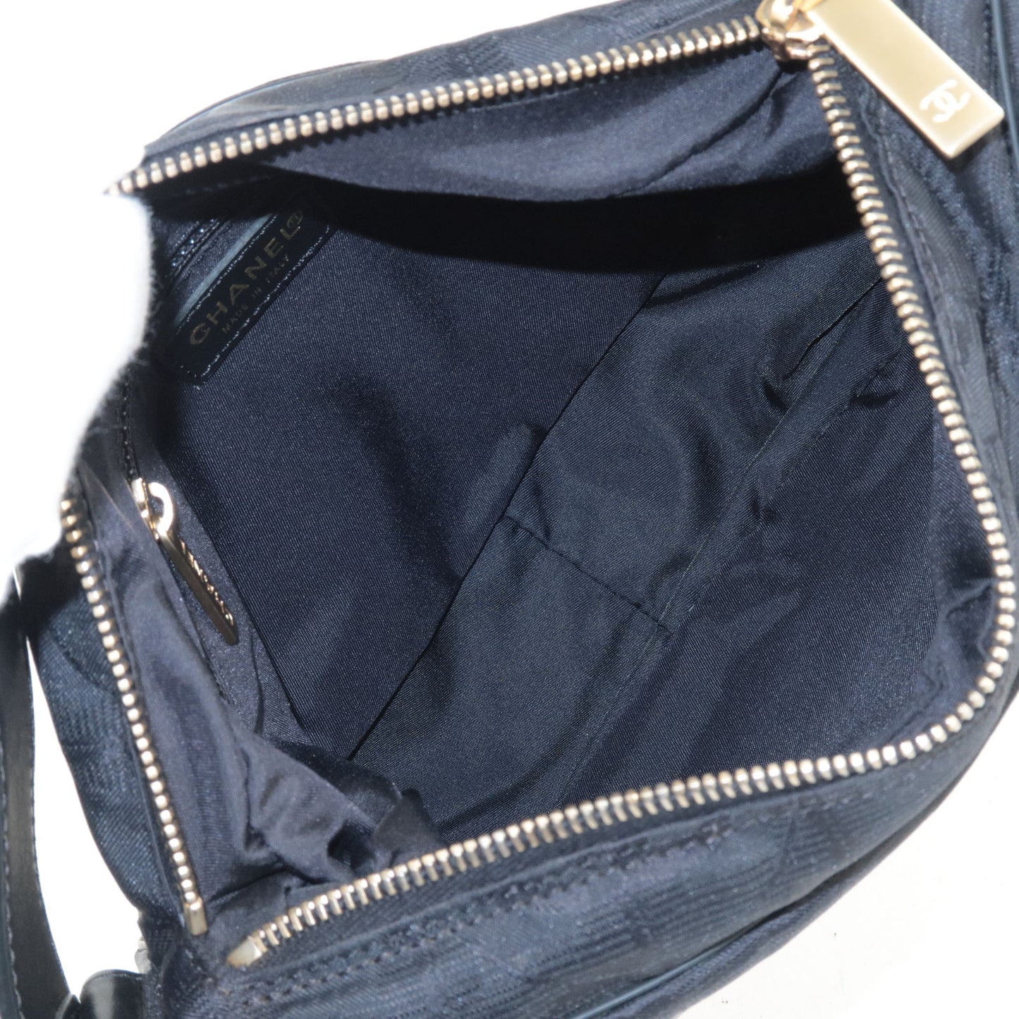 Black patent leather and silver-tone metal 2.55 reissue shoulder bag