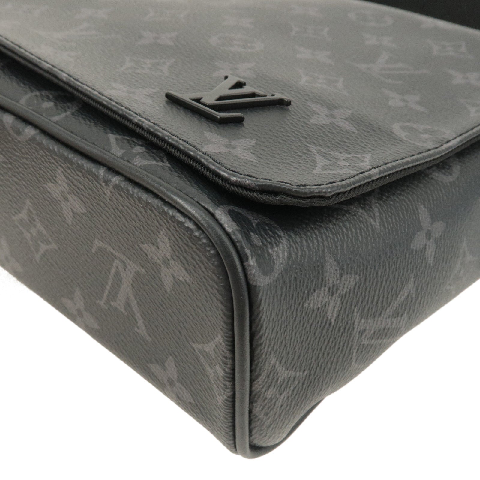 Louis-Vuitton-Monogram-Eclipse-District-PM-NV2-Shoulder-Bag-M45272 –  dct-ep_vintage luxury Store
