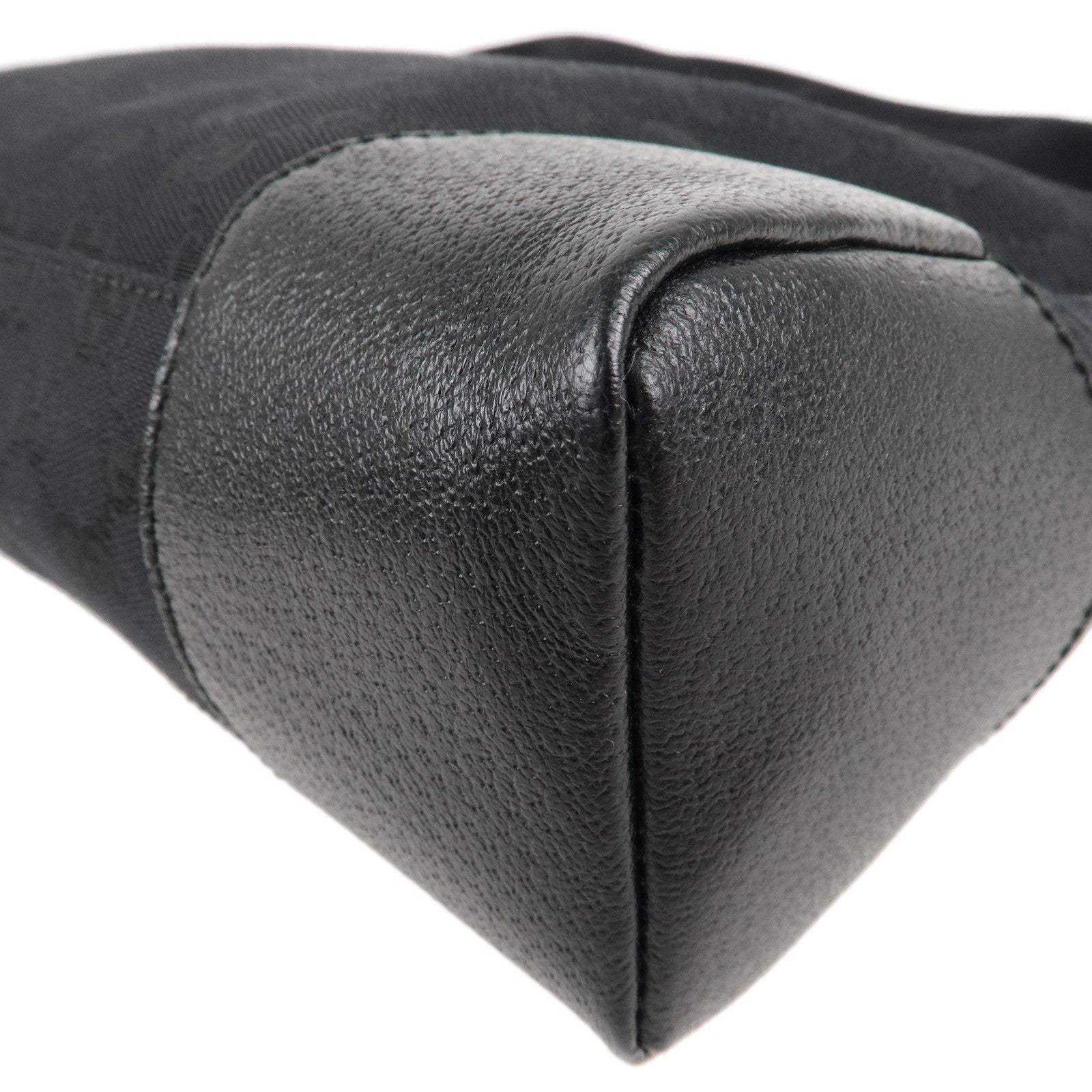 GUCCI GG Canvas Crossbody Bag Shoulder Bag Black Zip Leather Strap 114273