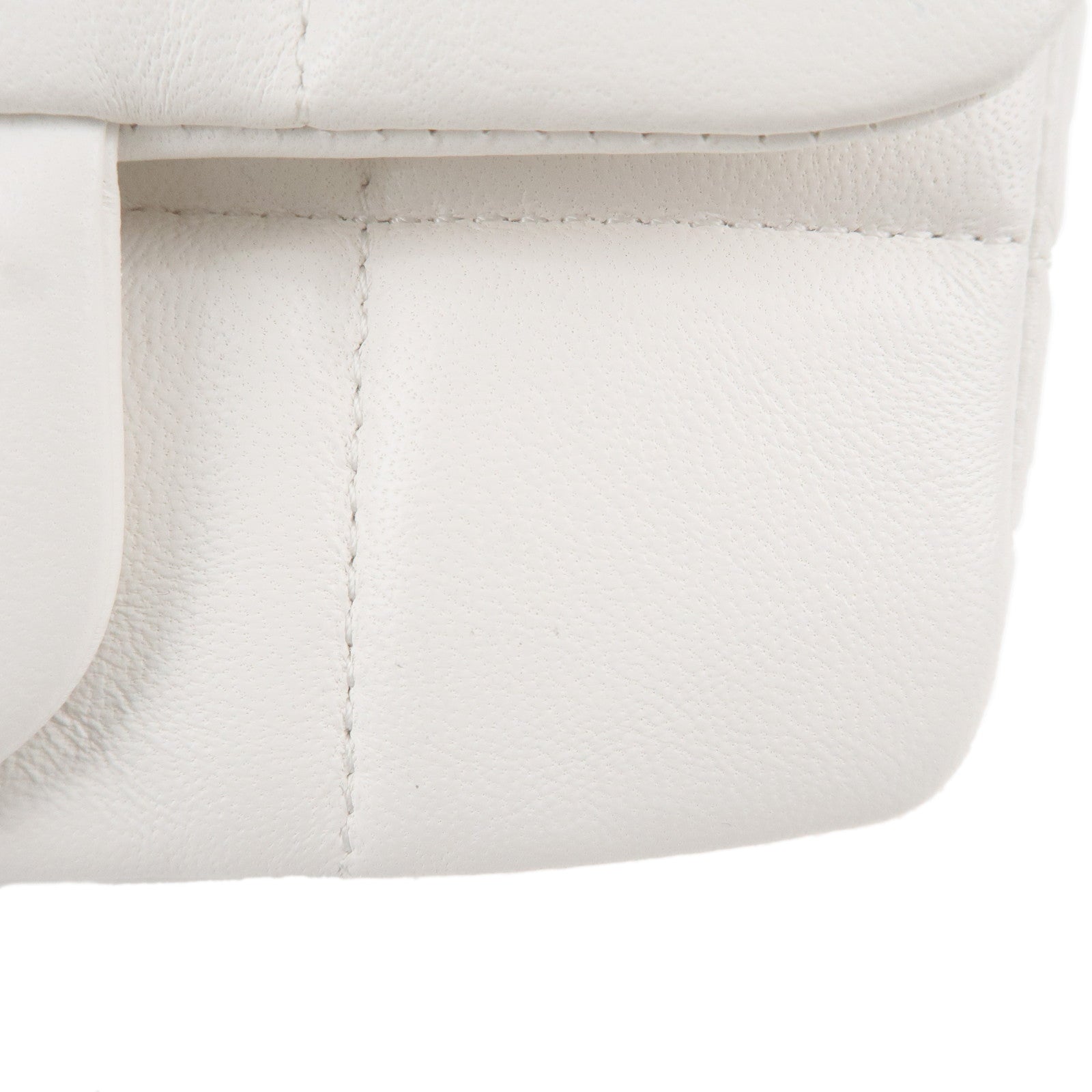 CHANEL Chocolate Bar Mini Matelasse Lamb Skin Shoulder Bag White