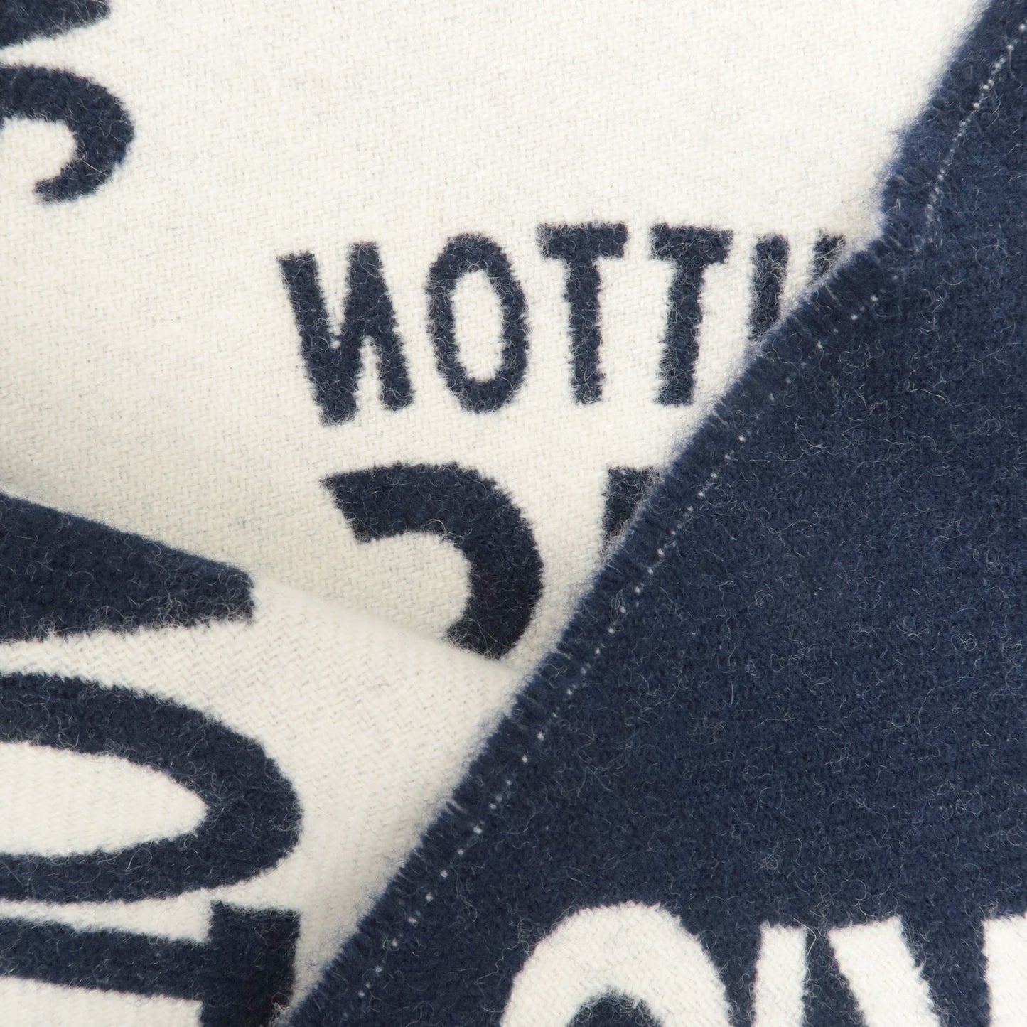 Louis Vuitton Escharpe Cities Scarf Navy White M71666