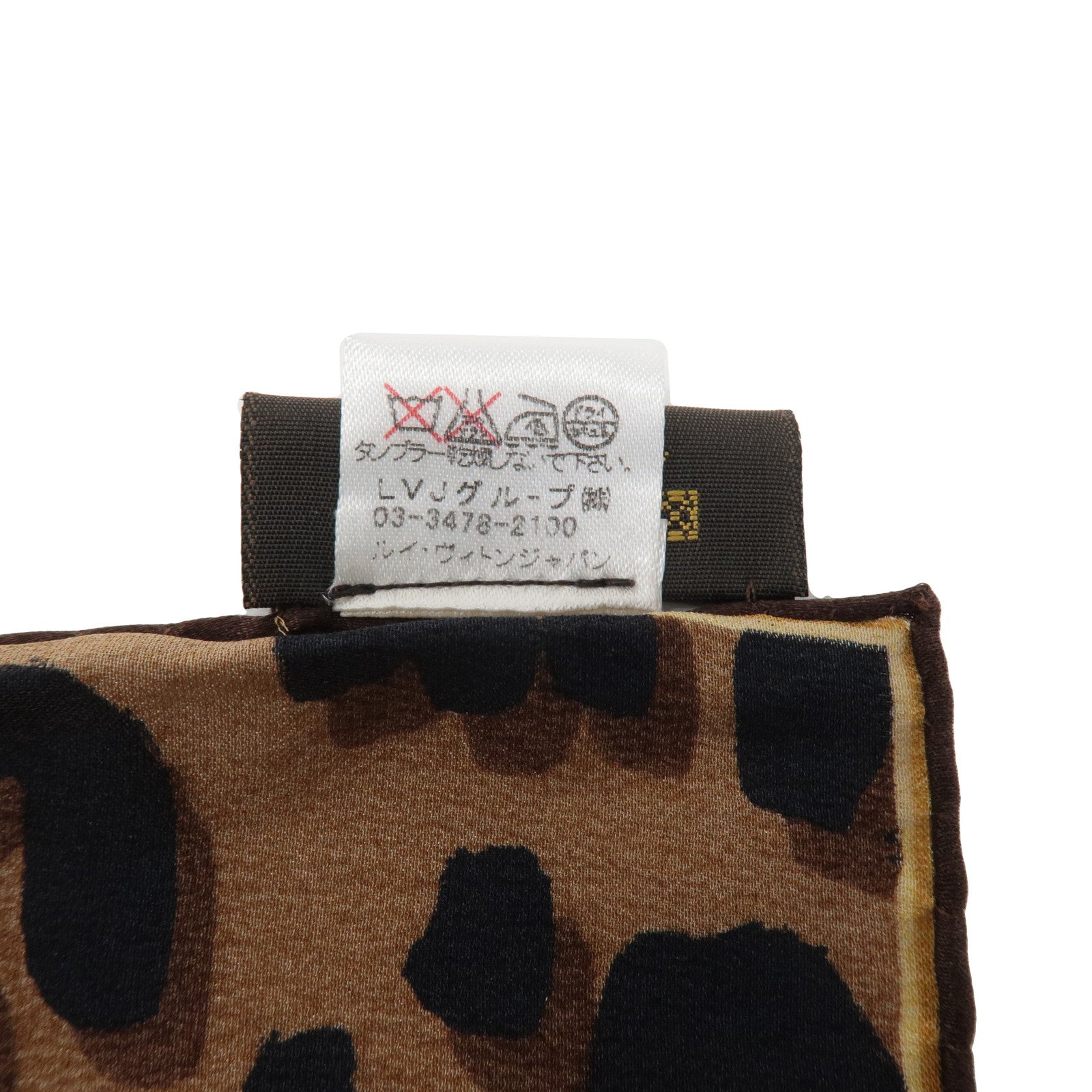 Louis-Vuitton-Carre-Monogram-Leopard-100%-Silk-Scarf-M72124 – dct 