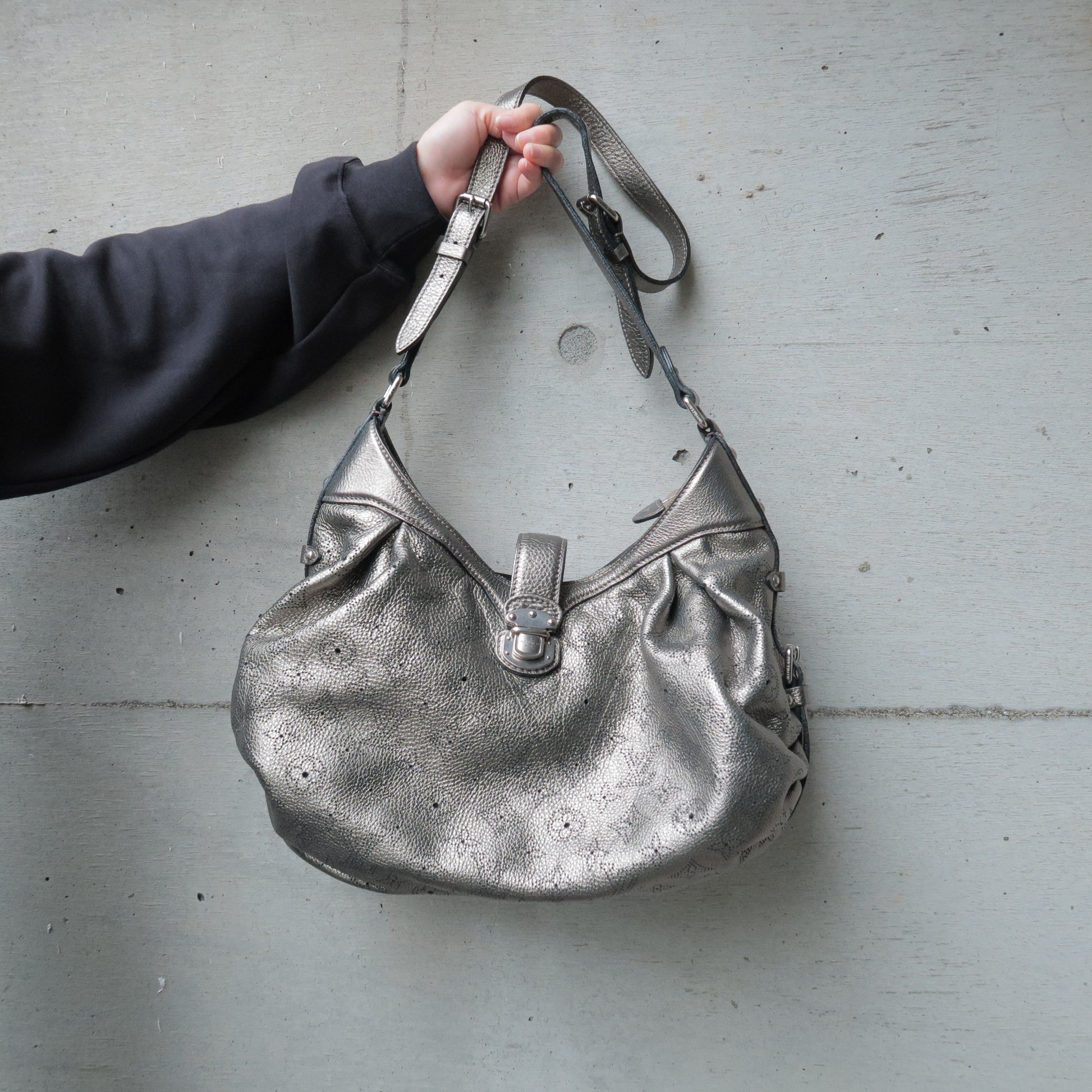 Louis-Vuitton-Monogram-Mahina-XS-Shoulder-Bag-Bronze-M95717 –  dct-ep_vintage luxury Store