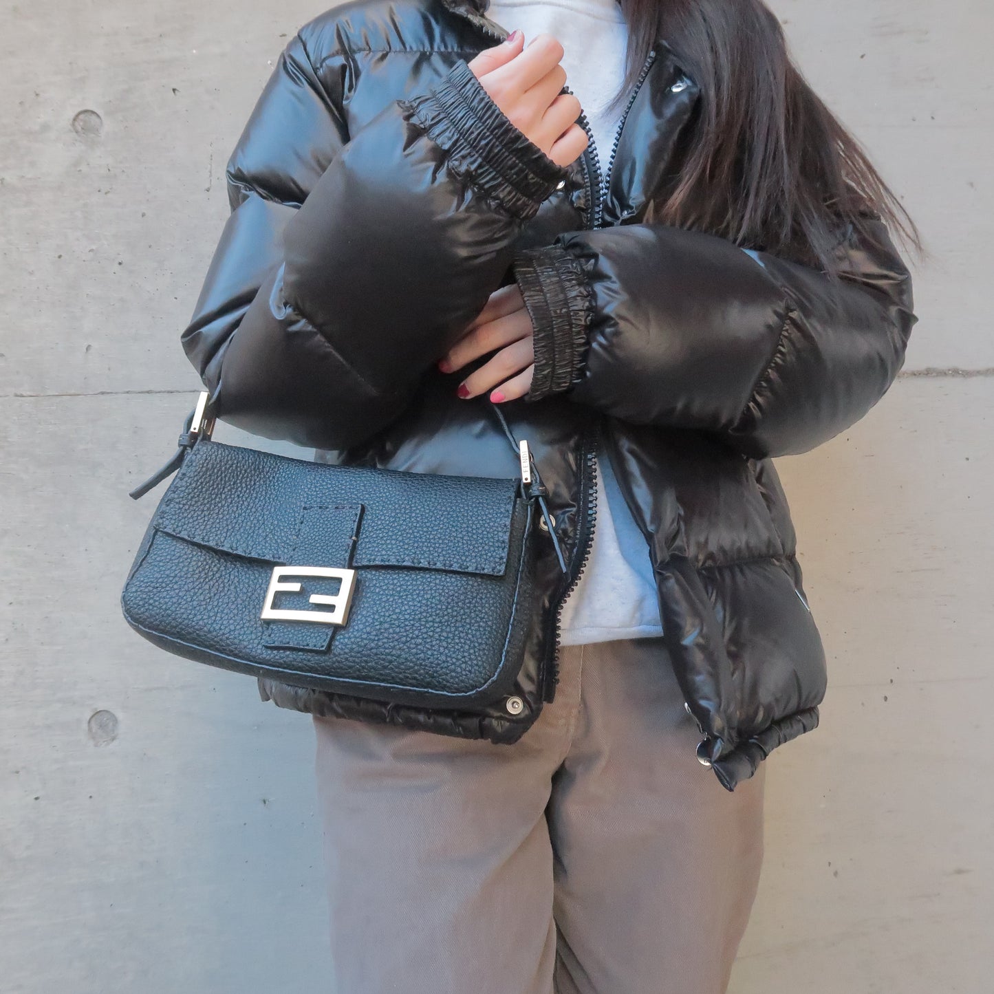 FENDI Selleria Mamma Baguette Leather Shoulder Bag Black 8BR101